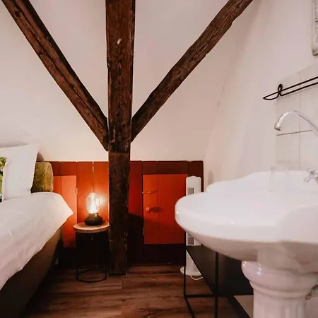 De Lingehoeve Inn *